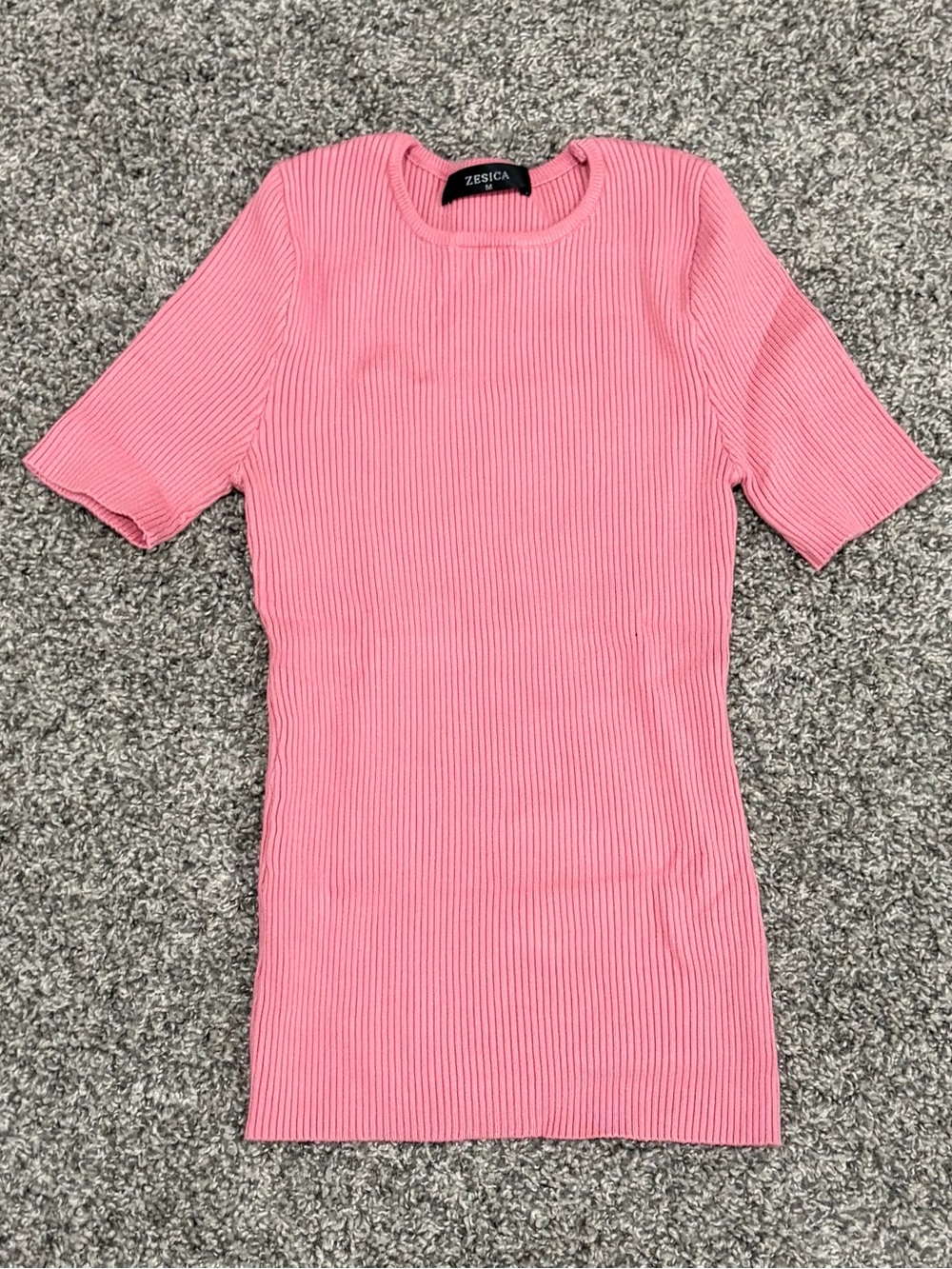 Zesica Slim Ribbed Short Sleeve Top in Pink